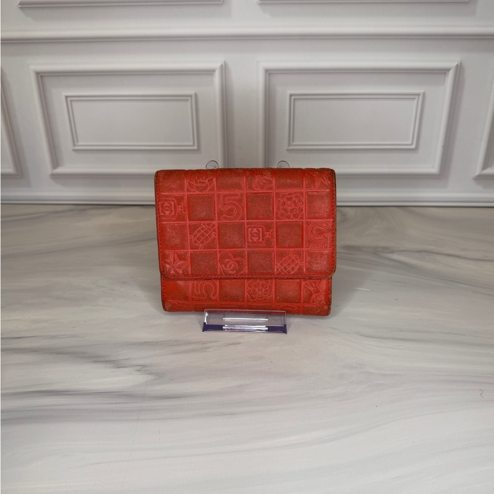 Chanel Icon Line Coral Pink Lambskin Compact Wallet - Picture 2 of 9